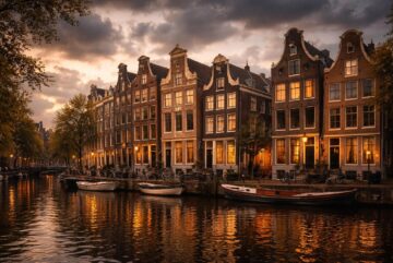 découvrez comment les célèbres maisons penchées d'amsterdam ont résisté à l'épreuve du temps et aux intempéries grâce à leur architecture unique et ingénieuse.